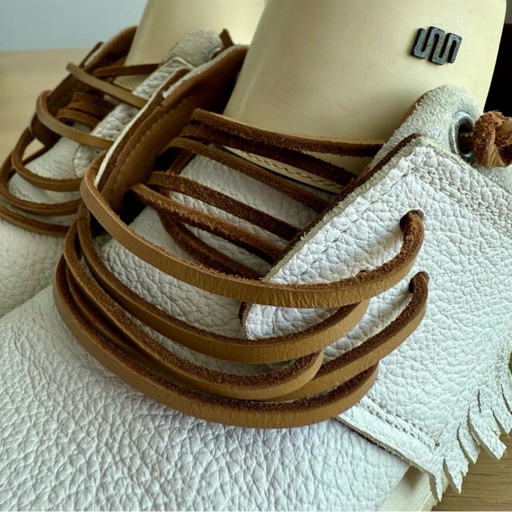 ❤️EsseUtEsse White Fringe Sneakers Size 36❤️